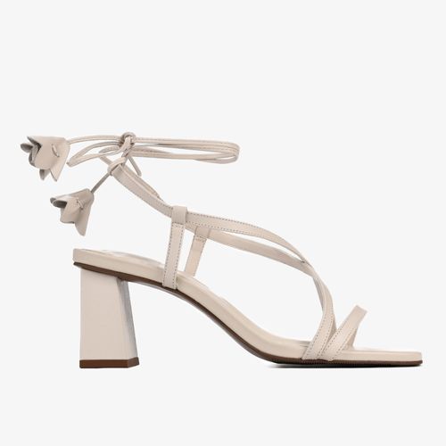 Sandália Off White Tiras Salto Bloco Médio Couro