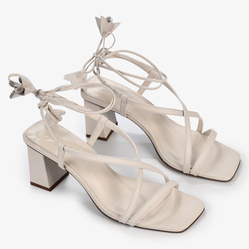 Sandália Off White Tiras Salto Bloco Médio Couro