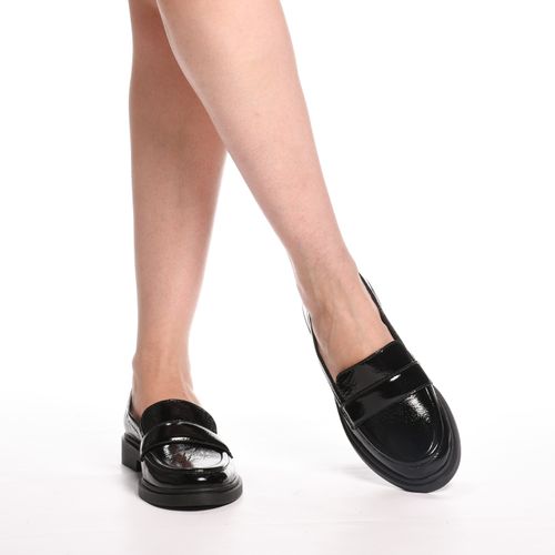 Loafer Preto Salto Baixo Couro Brilhoso