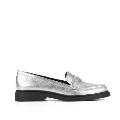Loafer Prata Salto Baixo Couro Metalizado