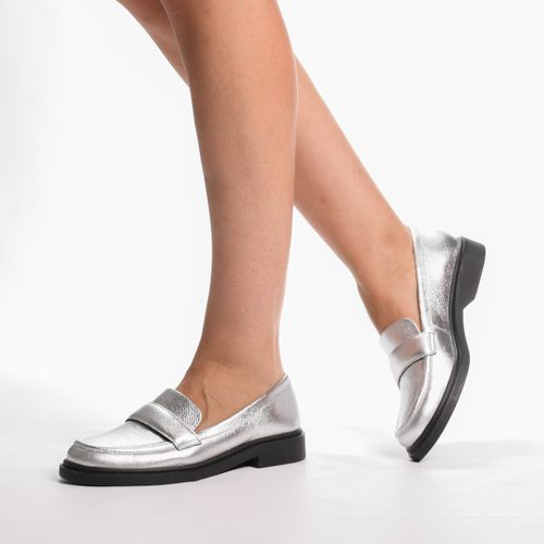 Loafer Prata Salto Baixo Couro Metalizado