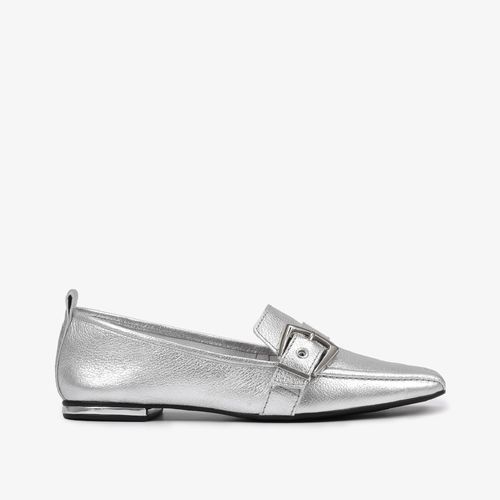 Loafer Prata Fivela Couro