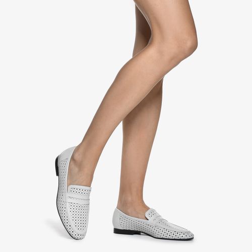 Loafer Branco Perfuros Couro
