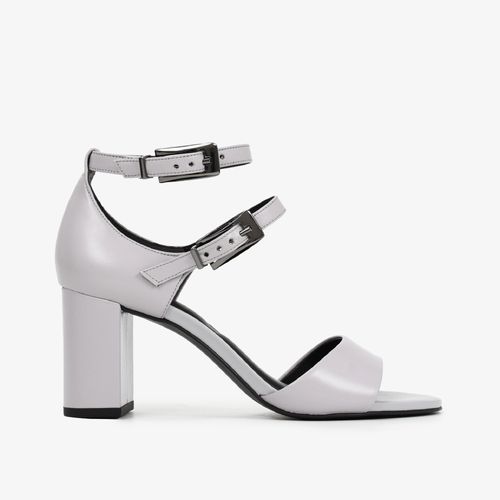 Sandália Cinza Stone Salto Bloco Médio Couro