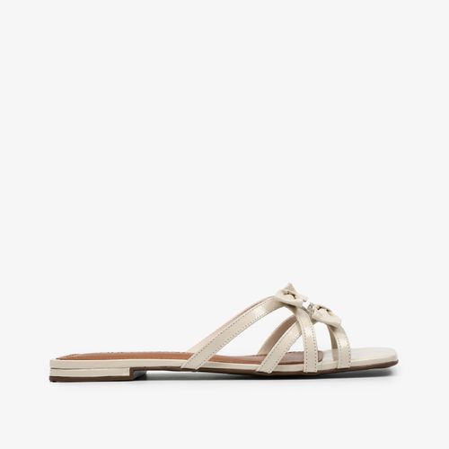 Sandália Rasteira Off White Laços Couro Brilhoso